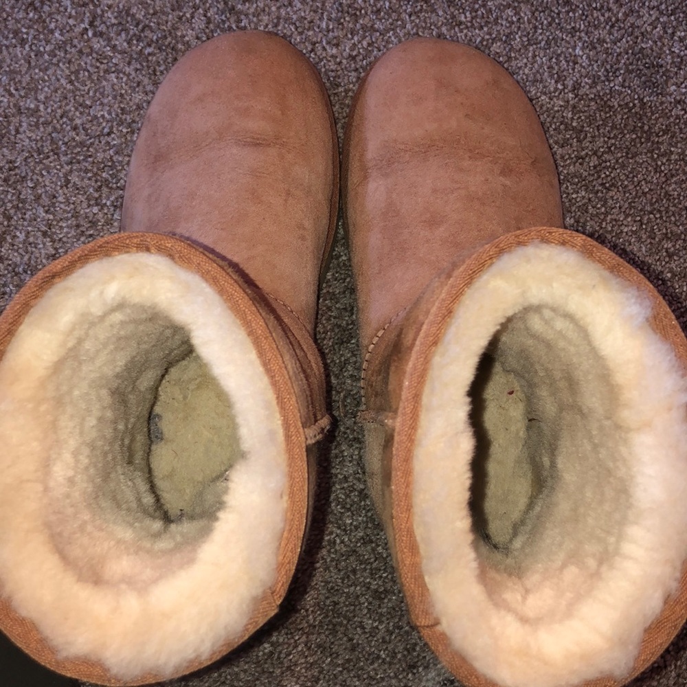 Ugg Boot Barely Worn Size 8. Chestnut Brown. - image 5